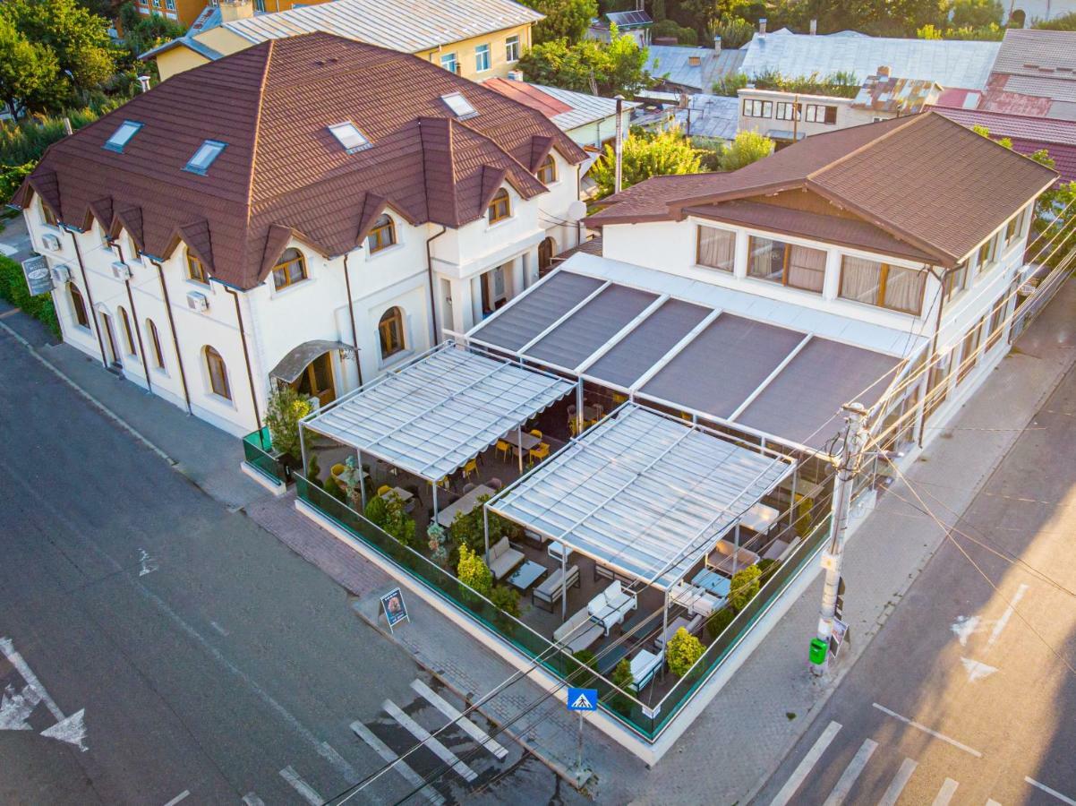 Hotel Eden Rimnicu Sarat Exterior photo